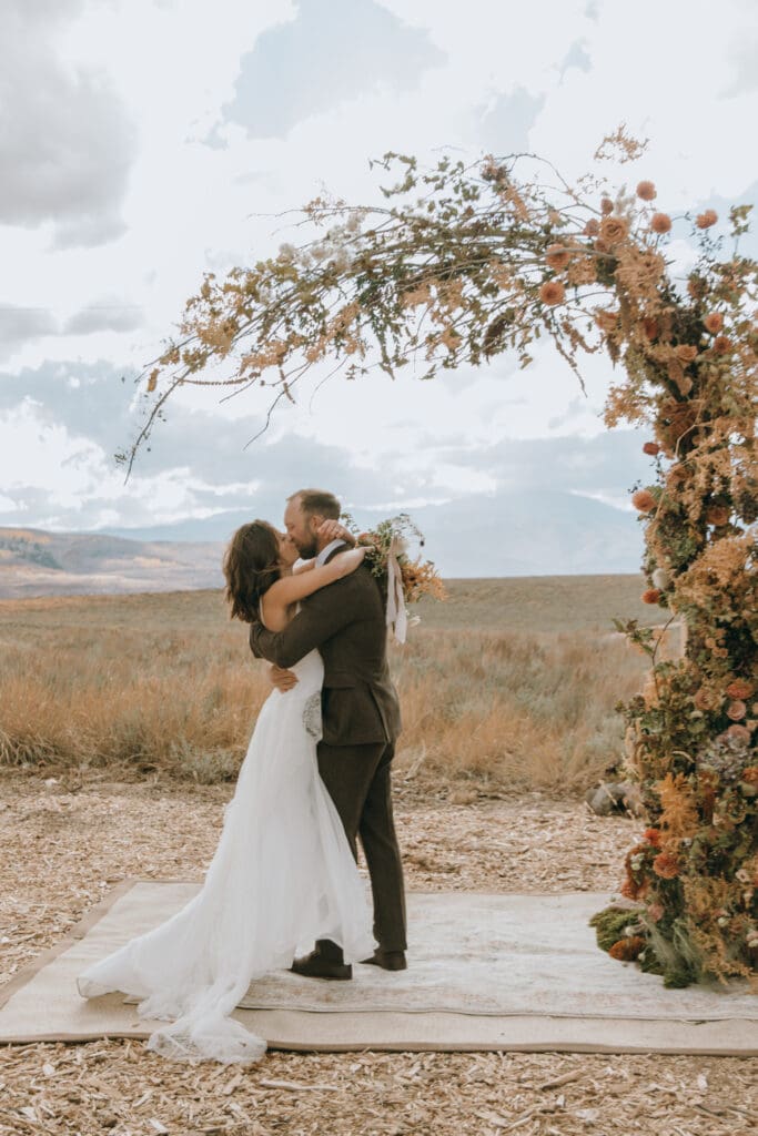 Kamas Utah fall wedding ceremony kiss